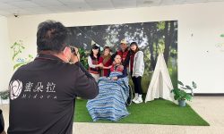 別具意義的全家福照　蜜朵拉婚紗為植物人家庭圓夢 圖2